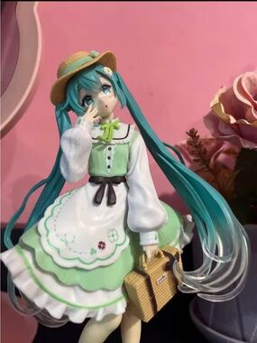 Anime Figure Decorative Doll - Green Dress Figurine